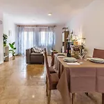 Διαμέρισμα 2 Bedroom Awesome In Πούλα