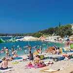 Apartment 2 Bedroom Awesome In Pula