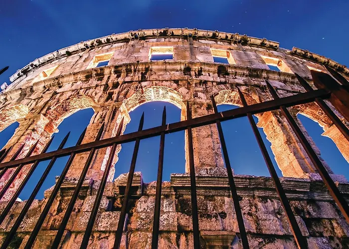 Apartment 2 Bedroom Beautiful In *