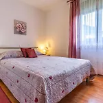 2 Bedroom Awesome In Appartement Pula