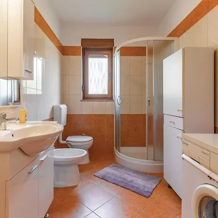 2 Bedroom Beautiful In Apartmán Pula