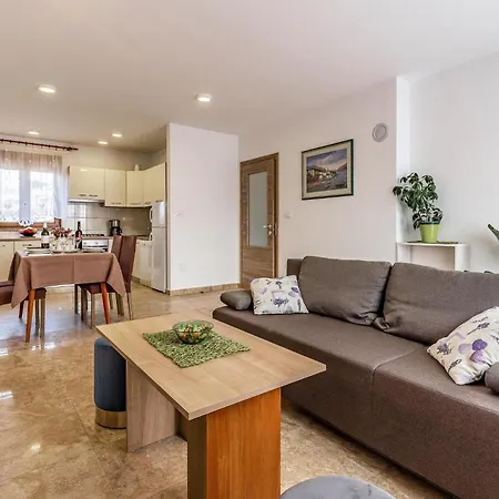 2 Bedroom Beautiful In