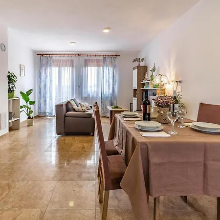 Apartmán 2 Bedroom Beautiful In Pula