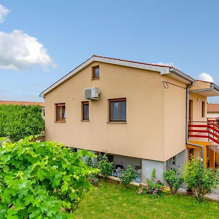 2 Bedroom Beautiful In * Pula