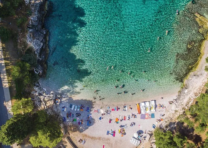 2 Bedroom Beautiful In Apartment *