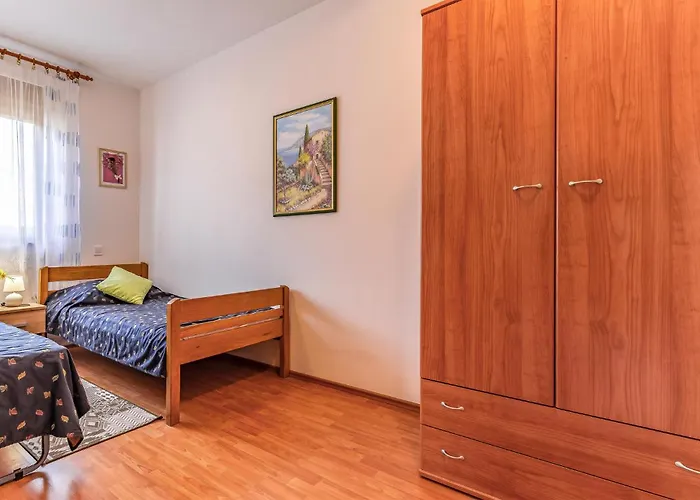 Apartment 2 Bedroom Beautiful In *