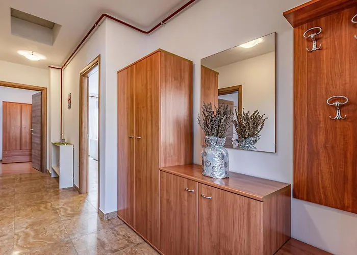 2 Bedroom Beautiful In Pula