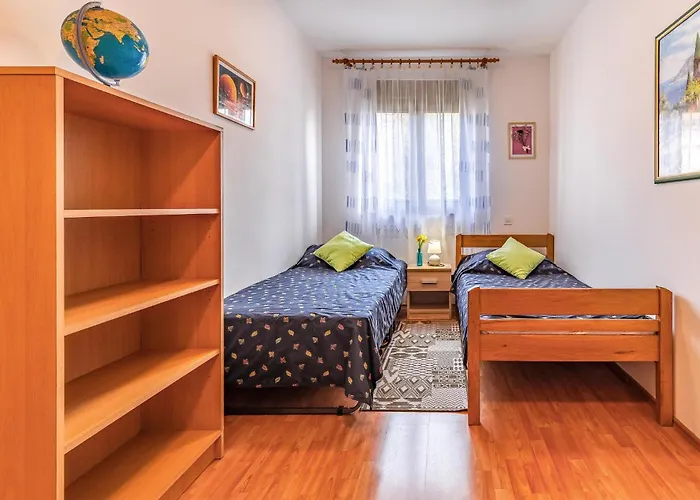 2 Bedroom Beautiful In Apartment