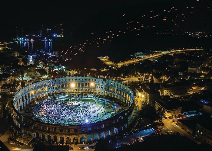 2 Bedroom Beautiful In Apartment Pula