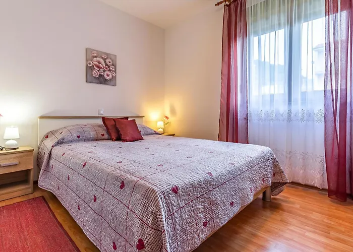 2 Bedroom Beautiful In Apartment Pula